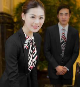 定做酒店工作服應(yīng)該如何選擇？